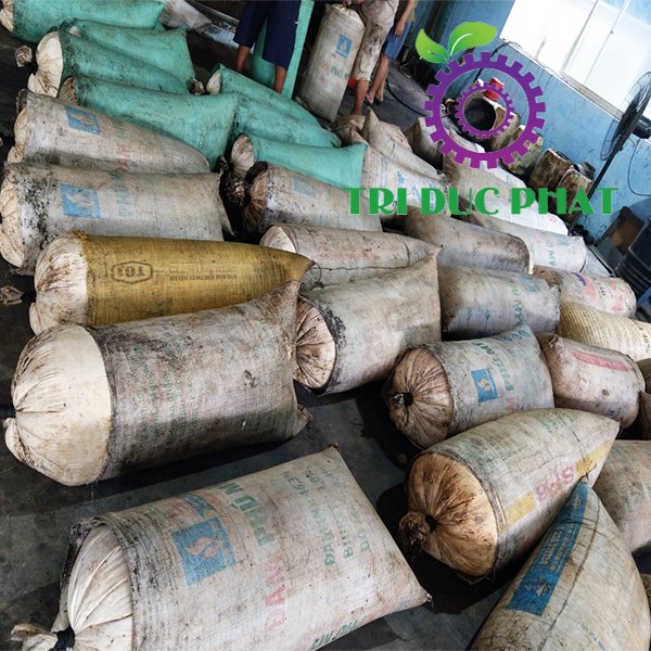 z2794983447601_83000b40c19bf7b6eecafce9d8511038 Mủ cao su